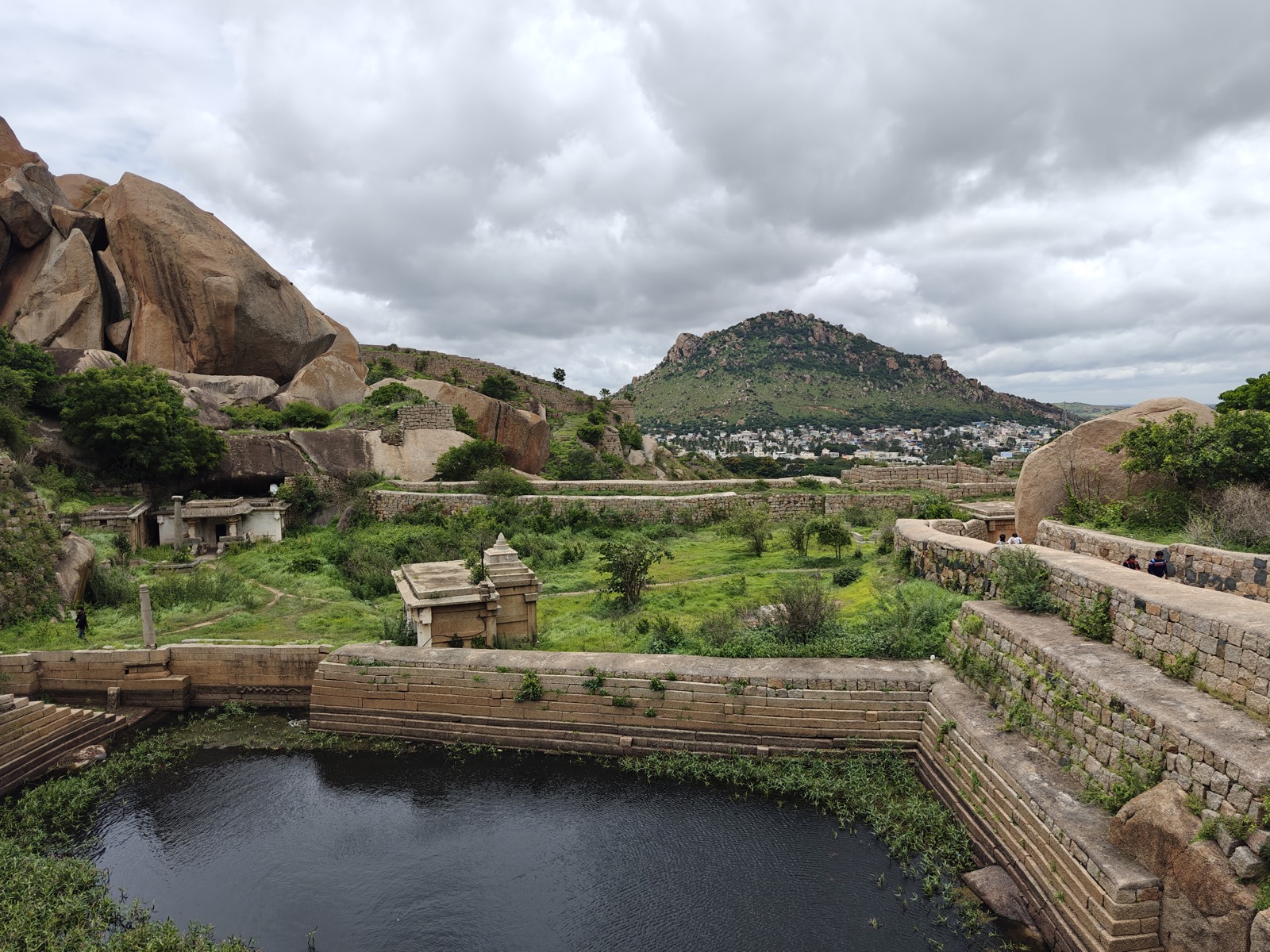 hilltop fort and stepwell pond